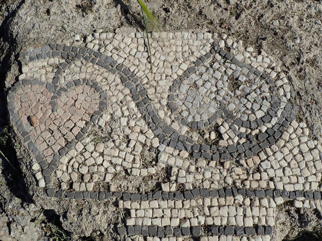 Kuvassa hieman antiikista säilynyttä mosaiikkia.